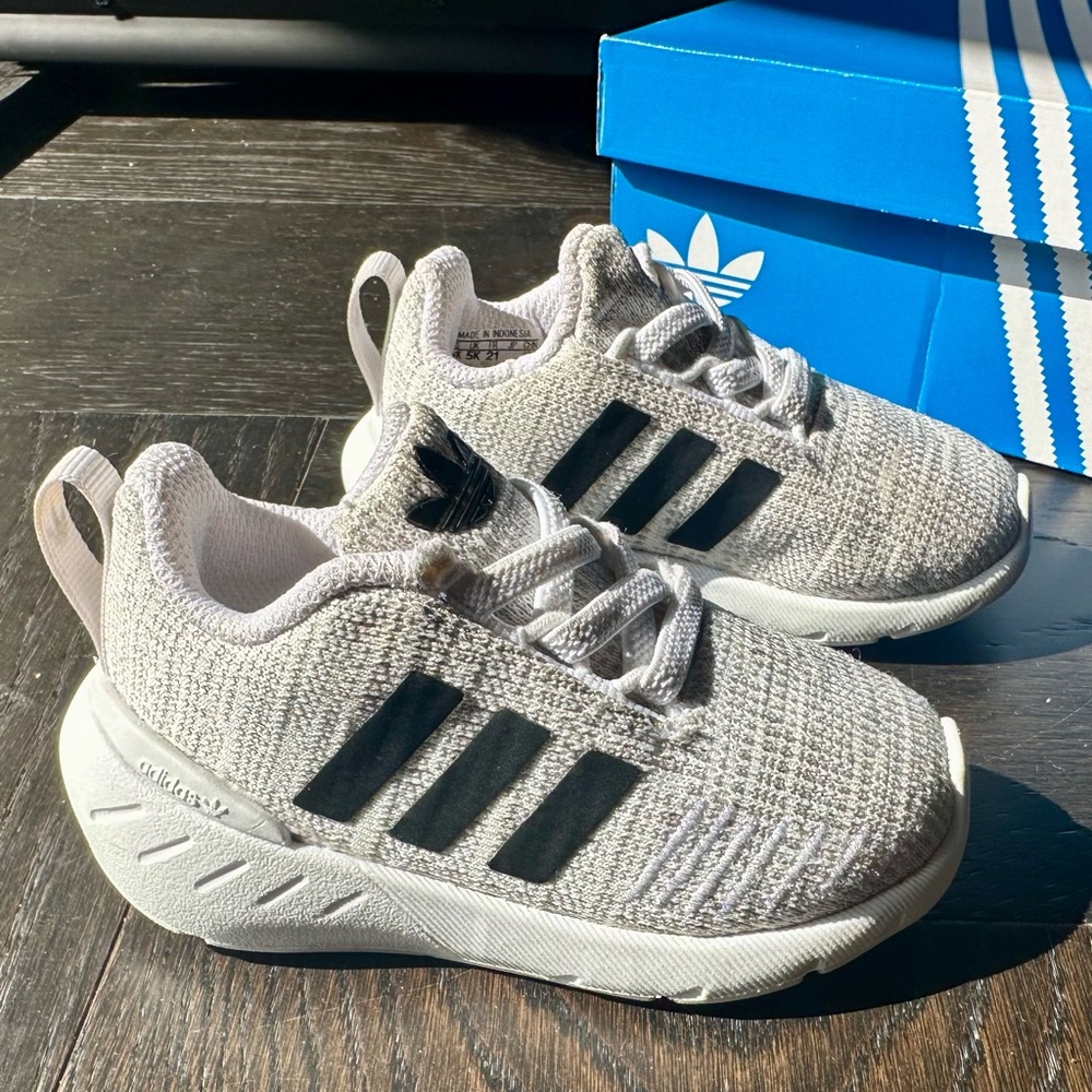 Adidas Swift Run size 5.5
